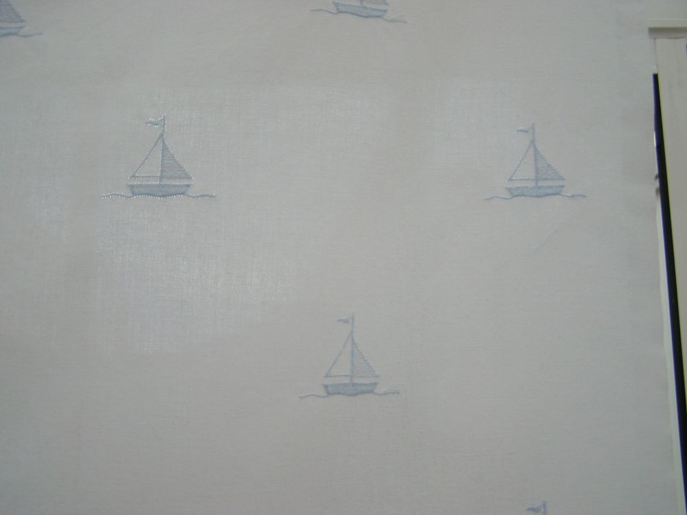 Une paire de rideaux Blancs &quot;opaques&quot; Neufs- brod&eacute;s bateaux Dcoration