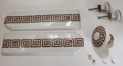 Plaques et poign�e de porcelaine de Paris frise grecque 50 Issy-les-Moulineaux (92)