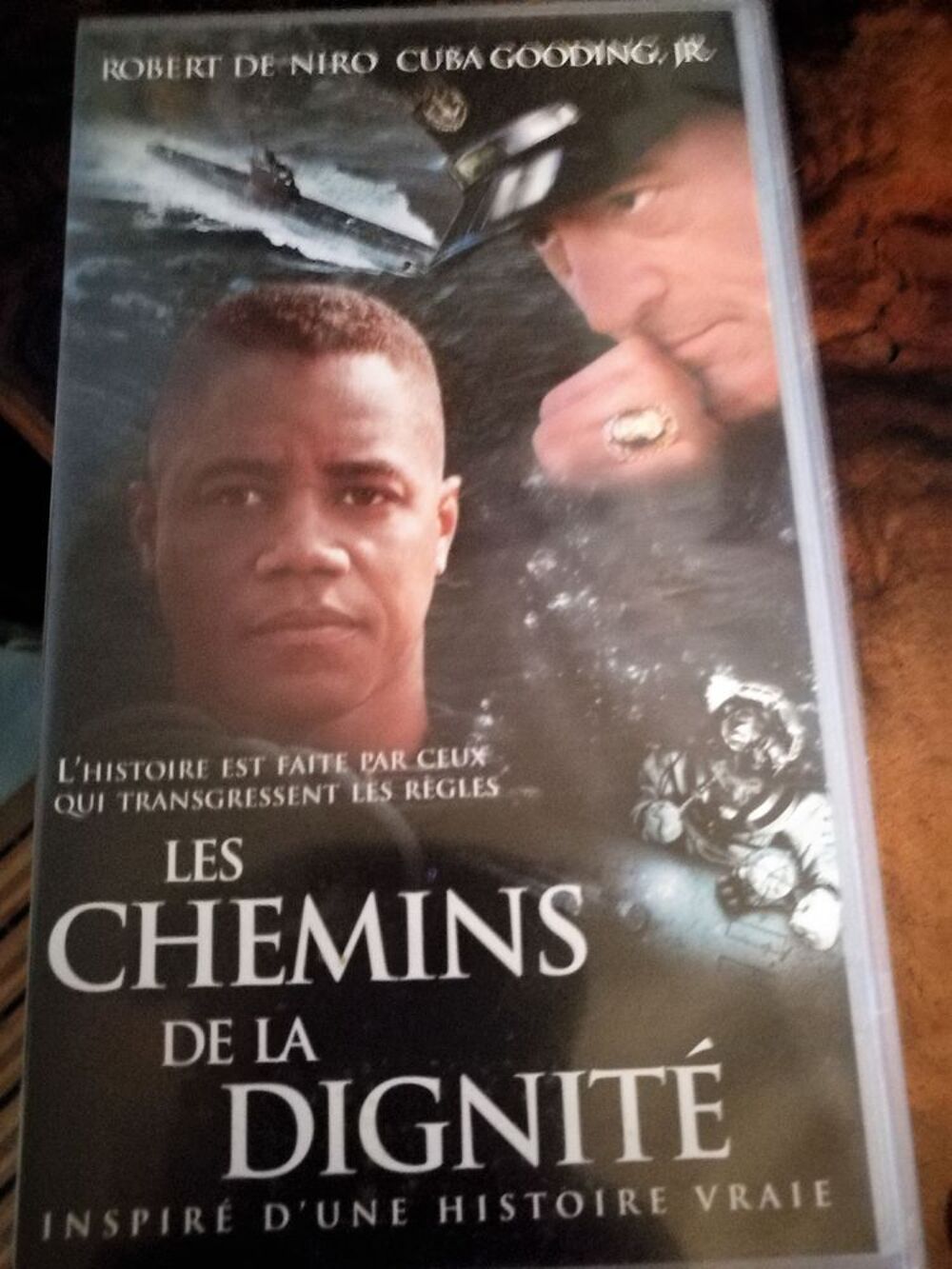 LES CHEMINS DE LA DIGNITE (vhs) DVD et blu-ray