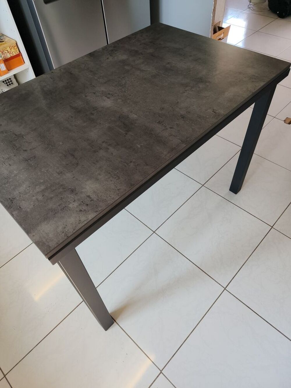 Table cuisine et chaises bois pied m&eacute;tal 110cm Meubles