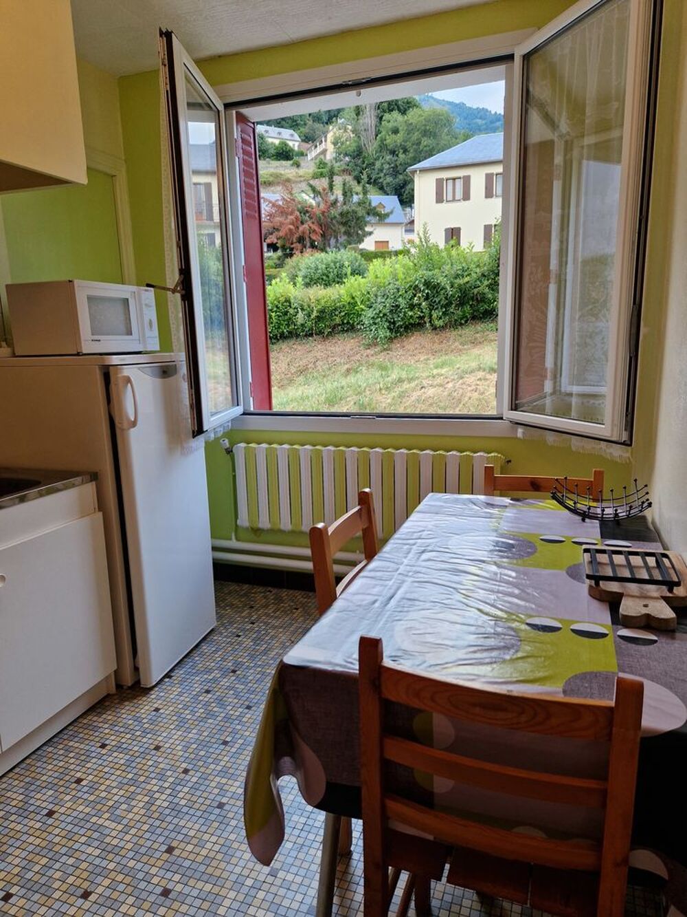   BELLEVUE    APPARTEMENT   T 3      WIFI  JARDIN Midi-Pyrénées, Sazos (65120)