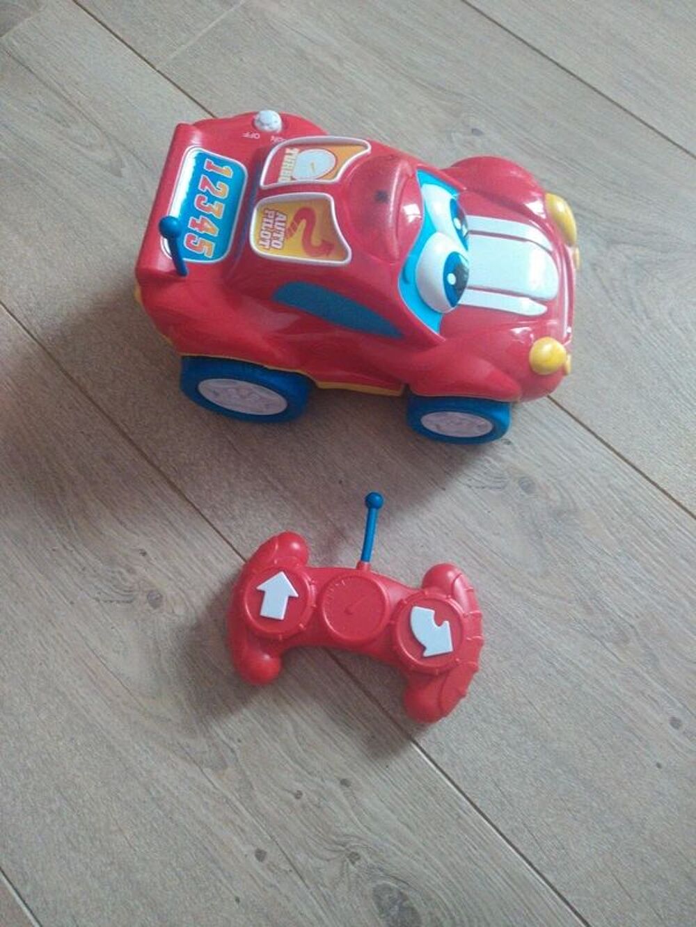 voiture t&eacute;l&eacute;command&eacute; "cars" Jeux / jouets