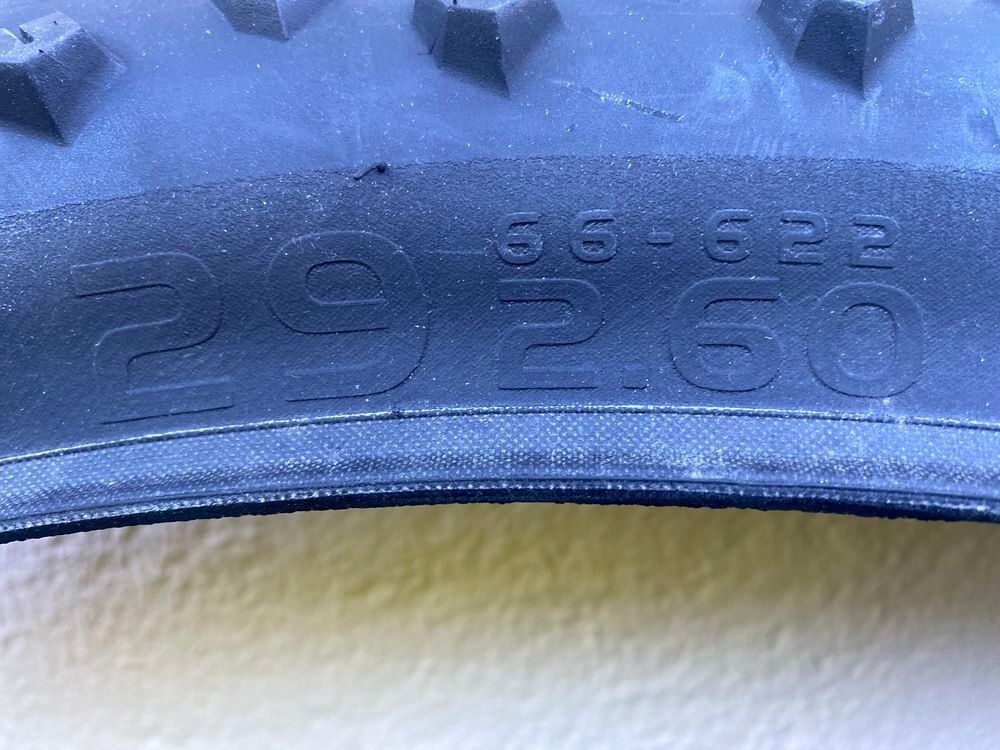 2 pneus neufs pour VTT V�los