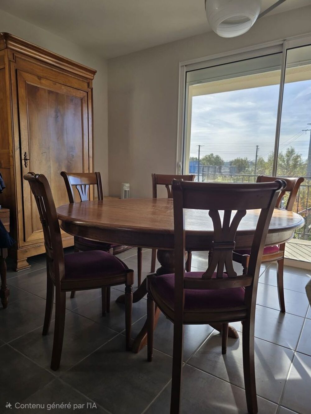 Table en bois avec chaises Meubles