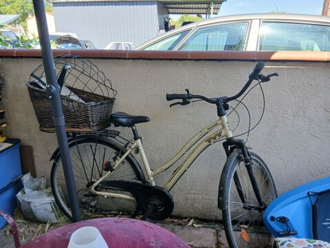 Vélo de ville ou de campagne avec panier en osier Castres (81)