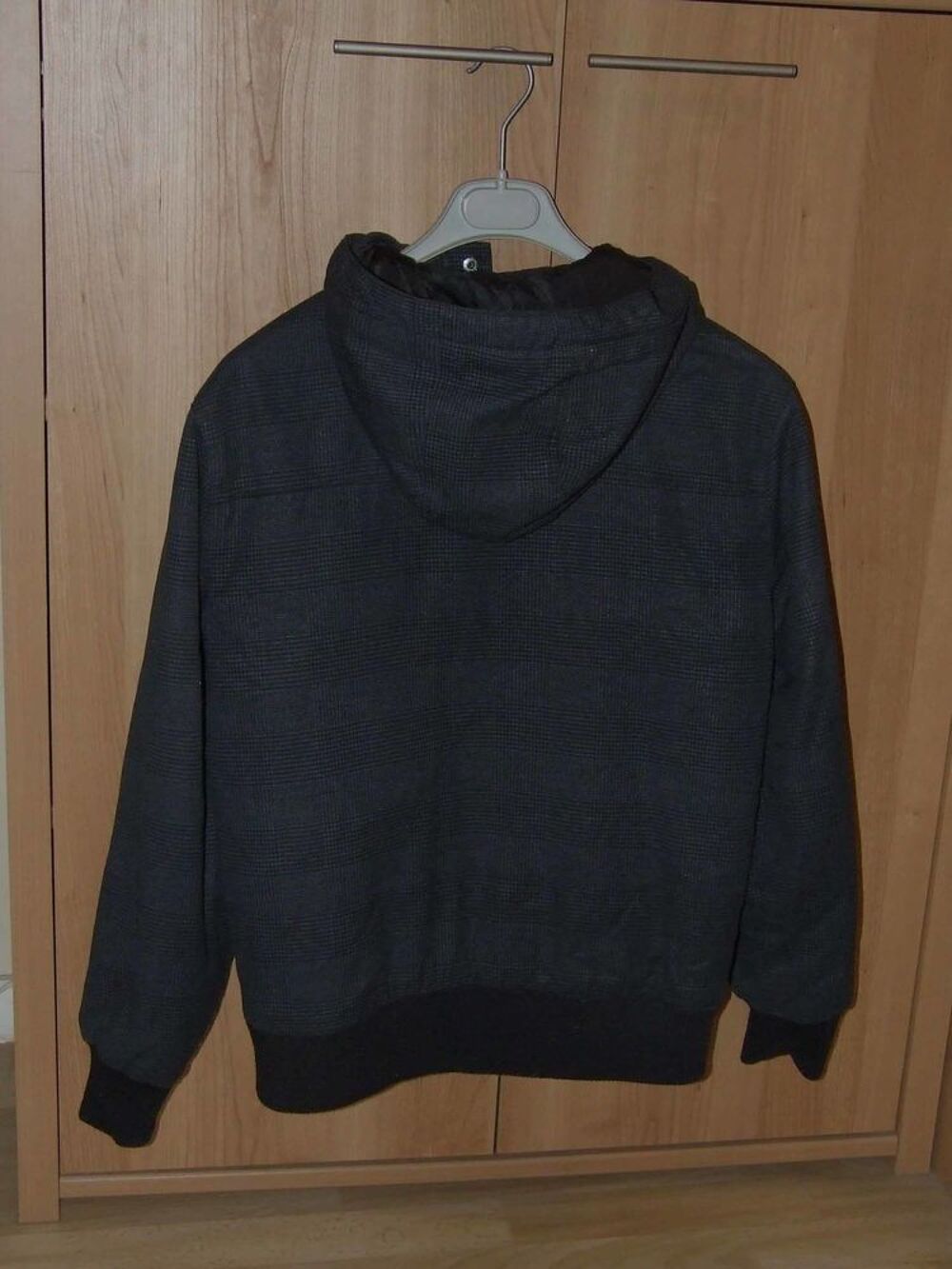 Blouson noir &agrave; capuche, homme, Taille M, TBE Vêtements