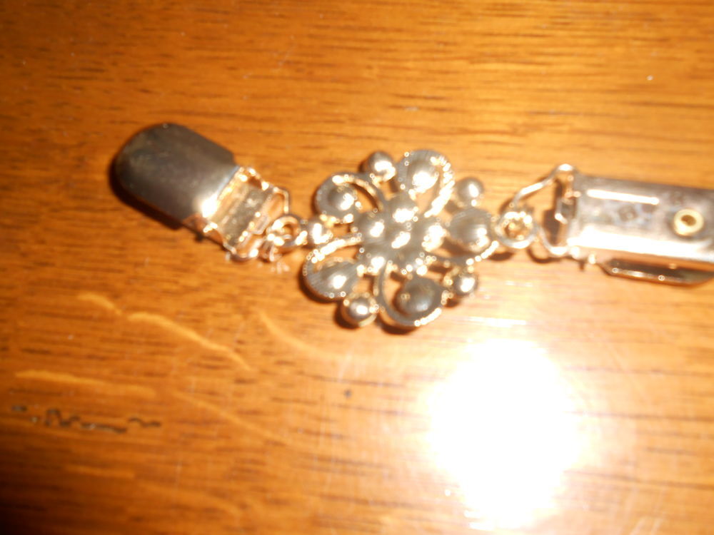 broche &agrave; clipser sur un foulard, &eacute;charpe ou autre Bijoux et montres