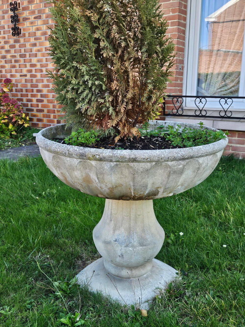 Jardini&egrave;re vasque d'ext&eacute;rieur en pierre pour jardin 
Décoration