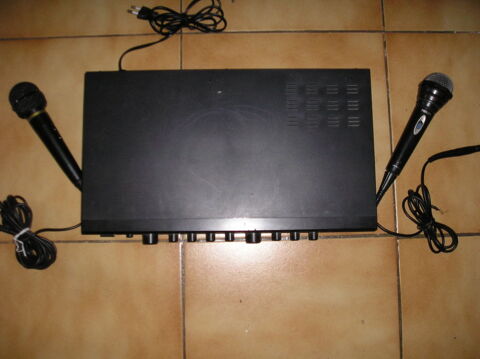 Karaok ROLL MASTER + 2 micros filaires
50 Septmes-les-Vallons (13)