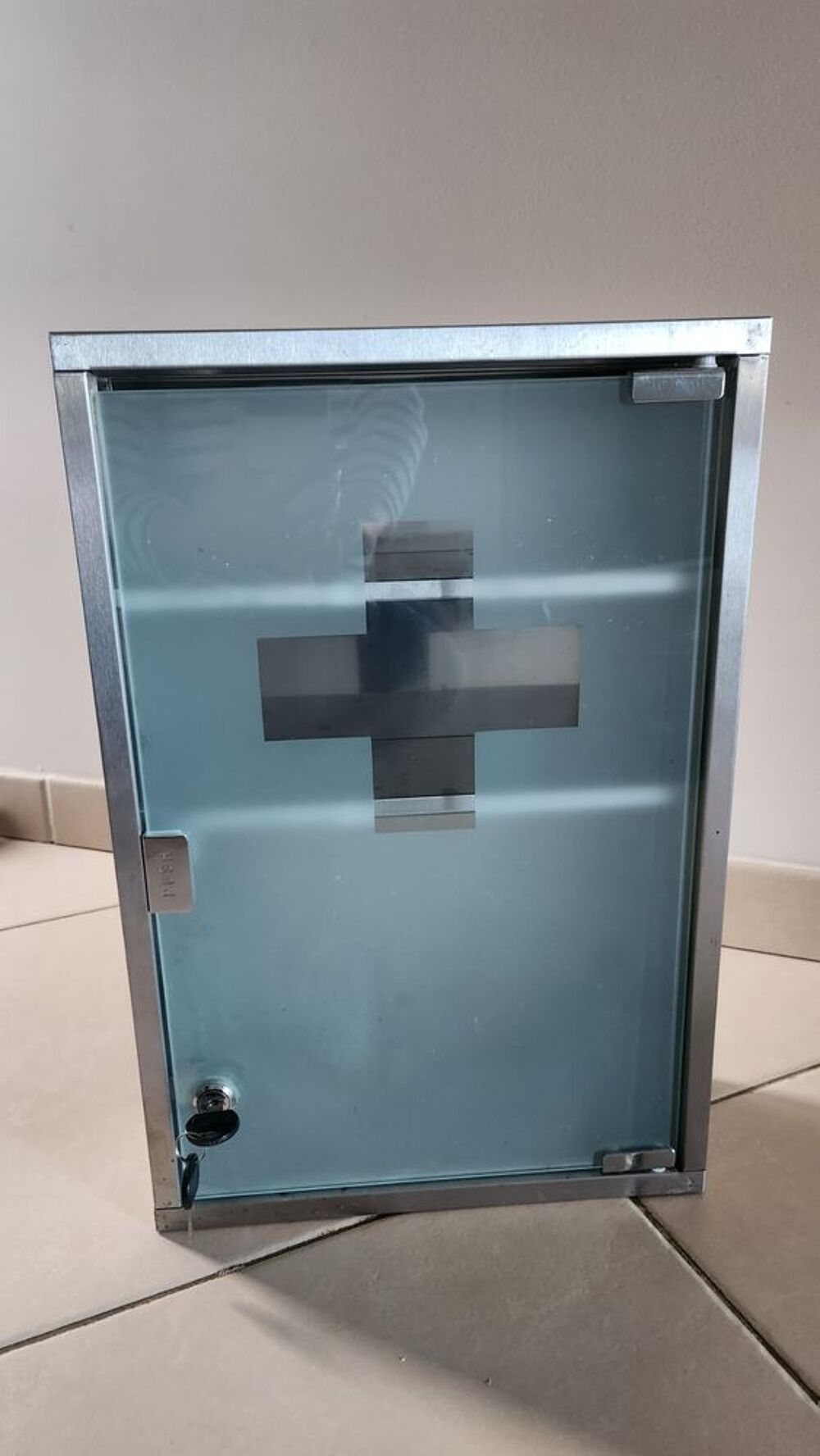 Armoire &agrave; pharmacie Meubles