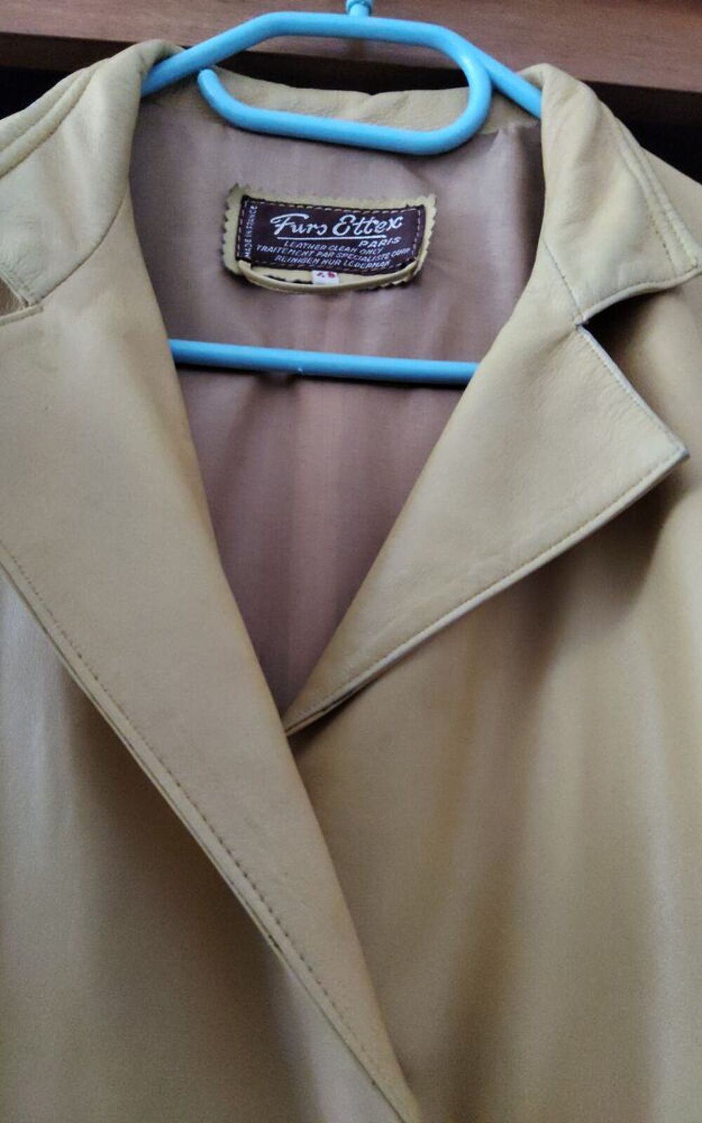 MANTEAU "FURO ETTEX", CUIR VERITABLE 
TAILLE 40 Vêtements