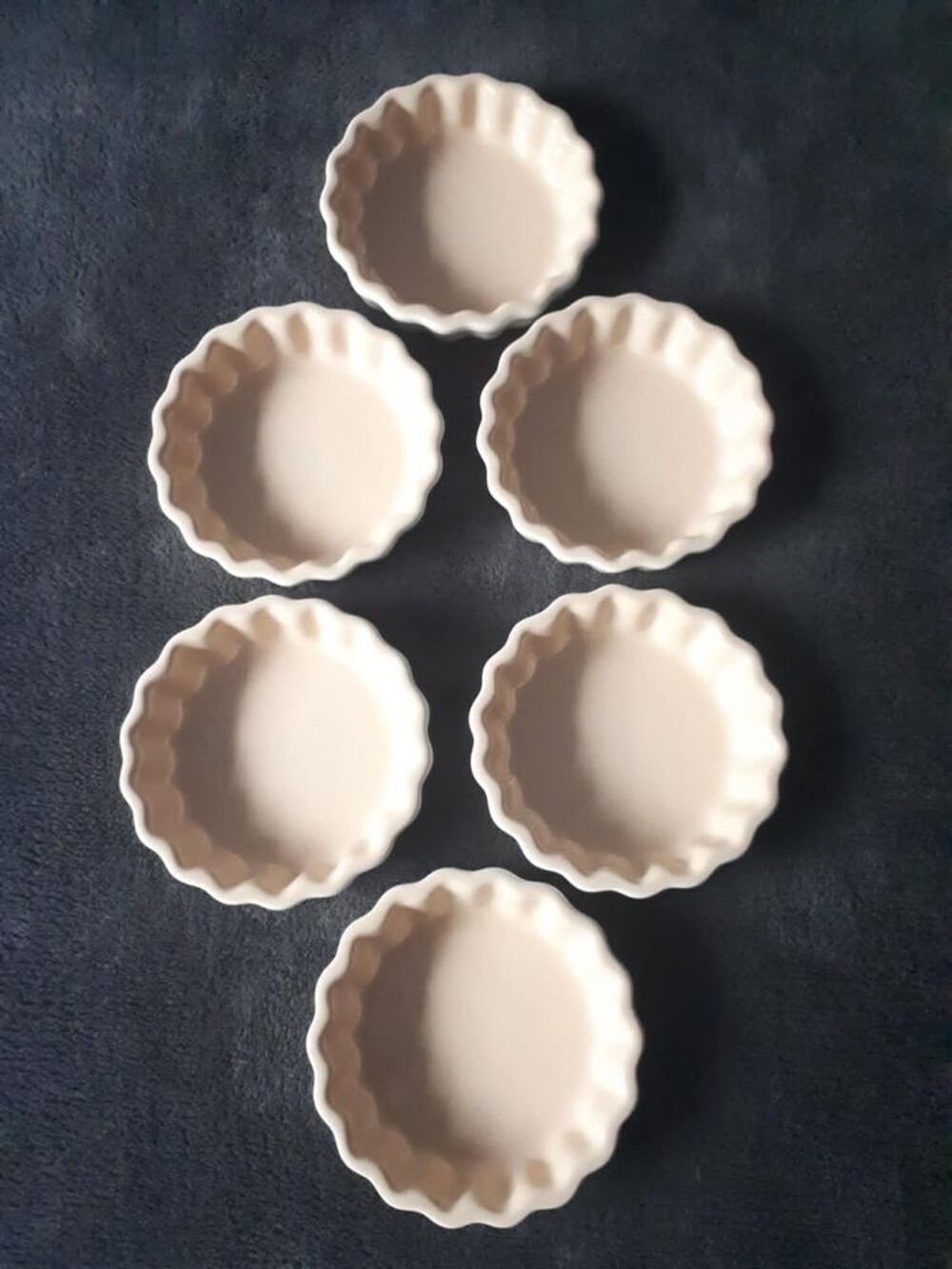 Lot de 6 moules &agrave; tartelettes neufs couleur cr&egrave;me LE CREUSET Cuisine