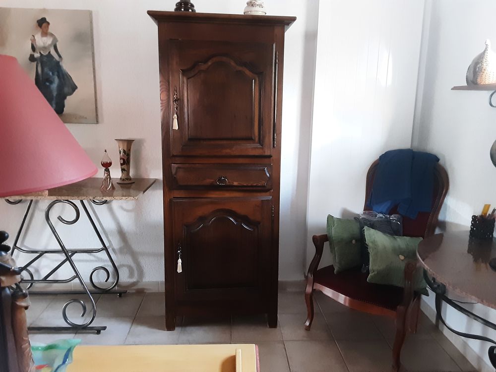 HOMME DEBOUT CHENE MASSIF Meubles