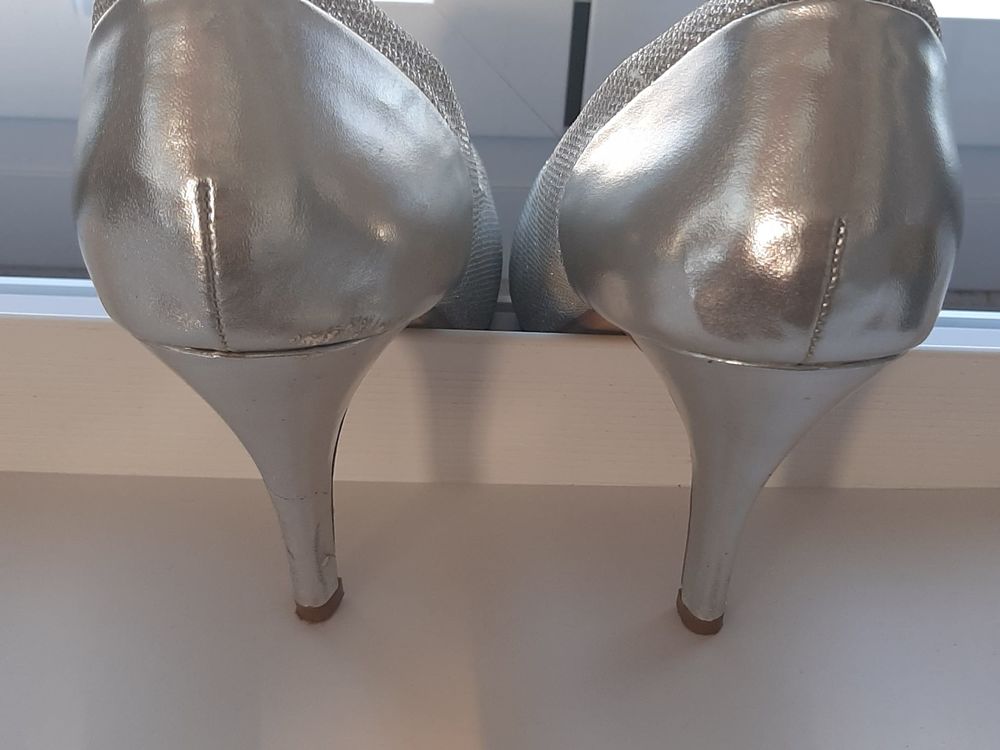 CHAUSSURES DE FETES ARGENTEES Chaussures