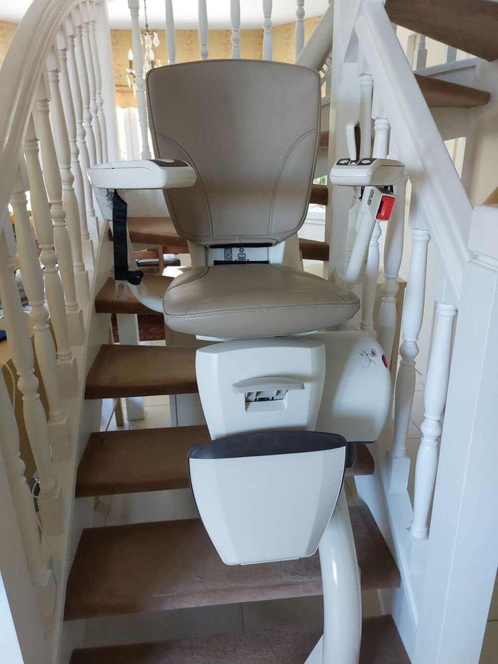 FAUTEUIL MONTE-ESCALIER MARQUE THYSSENKRUPP Meubles