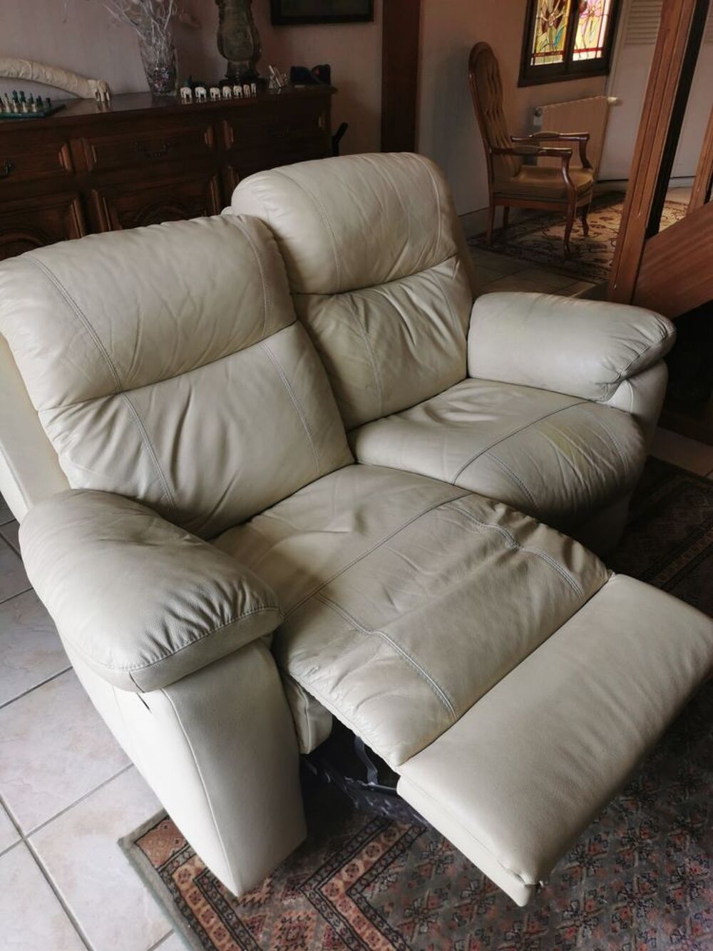 Canap&eacute; cuir 2 places avec repose pieds r&eacute;tractactable Meubles