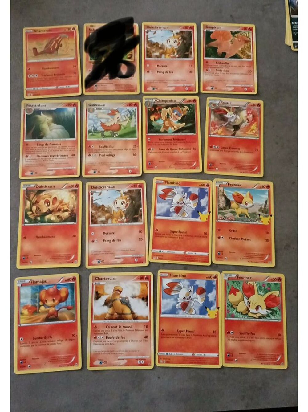 Carte pok&eacute;mon 400 carte un peu pr&egrave;s 
