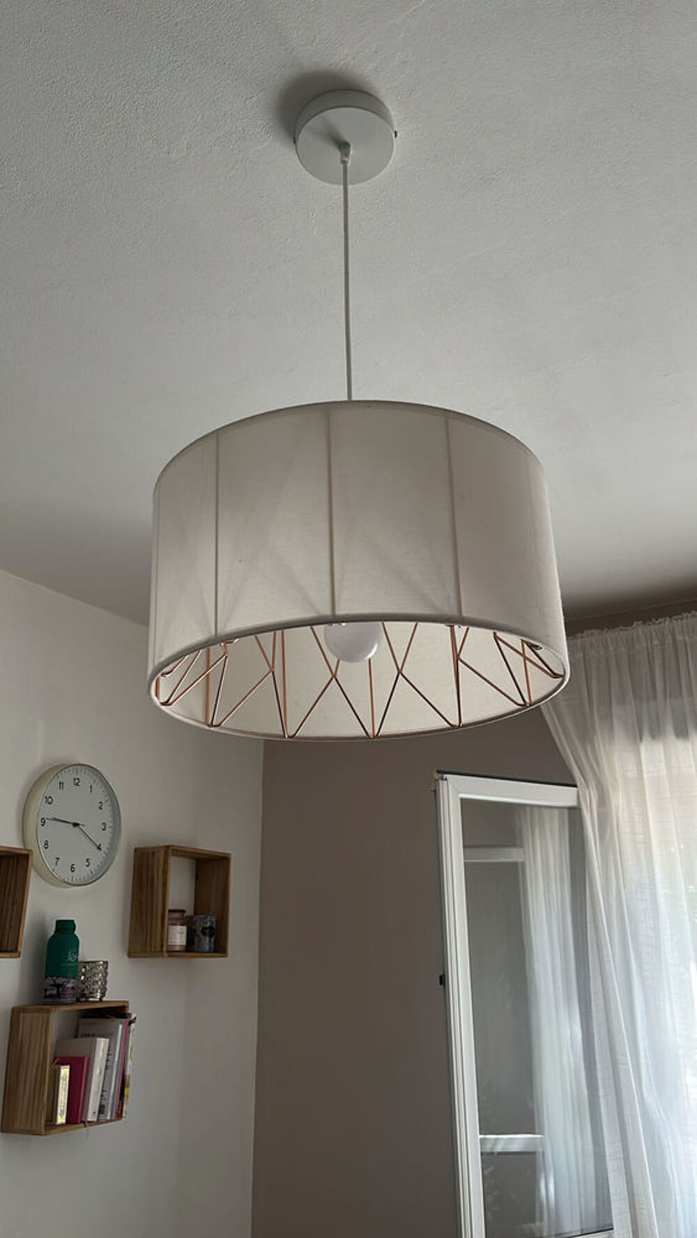 lustre blanc et rose cuivr&eacute;e Décoration