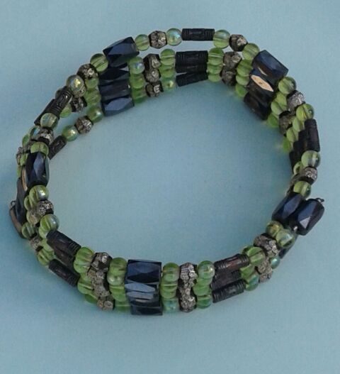 bracelet/collier vert aimant� 6 Cramont (80)