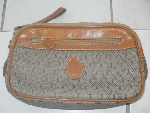 Ancienne trousse de toilette de marque 30 Saint-Germain-au-Mont-d'Or (69)