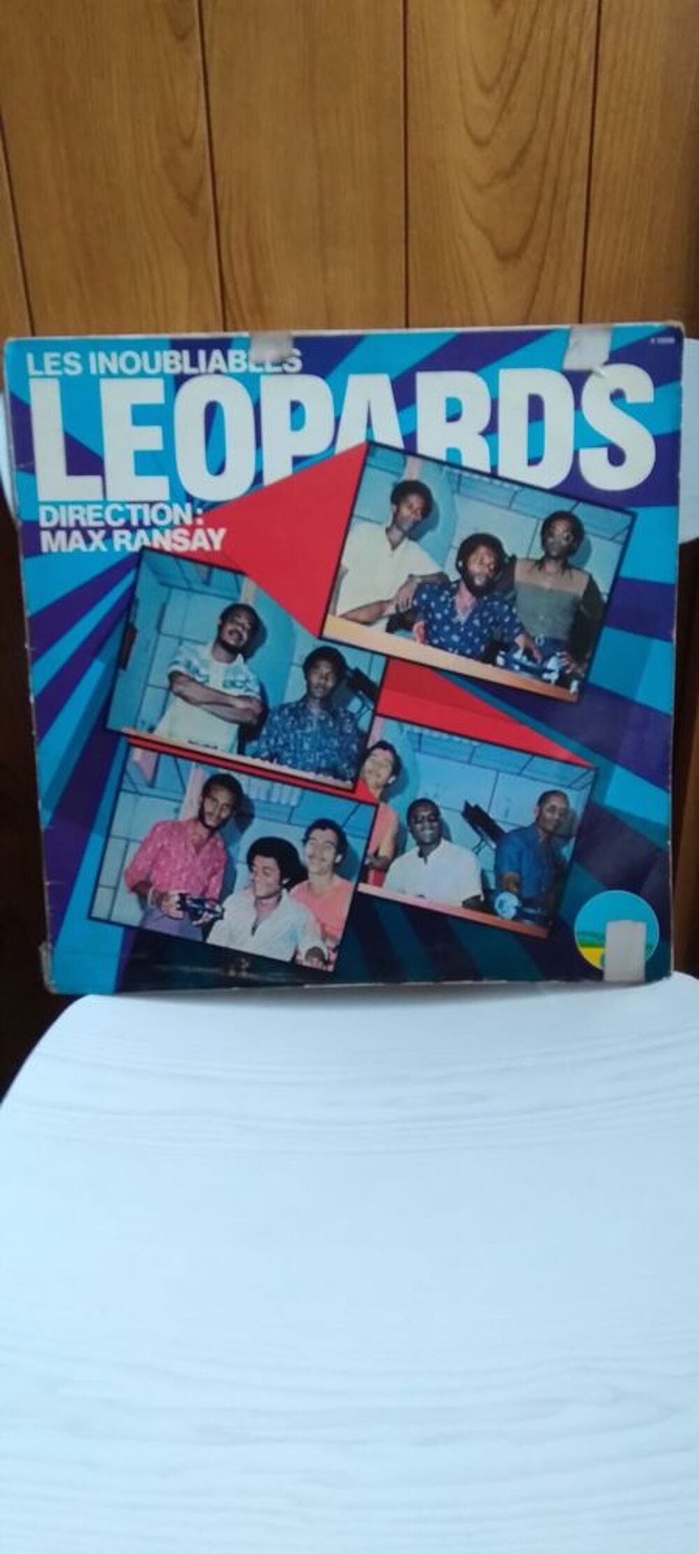 un vinyle de musique tropicale CD et vinyles
