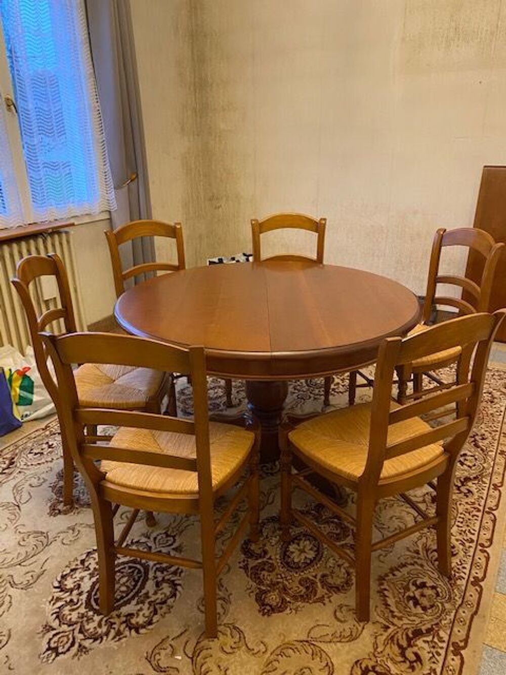 magnifique table de salle &agrave; manger et 6 chaises Meubles
