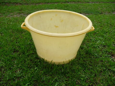 BAQUET en Plastique 24 Saint-Quentin-sur-Nohain (58)