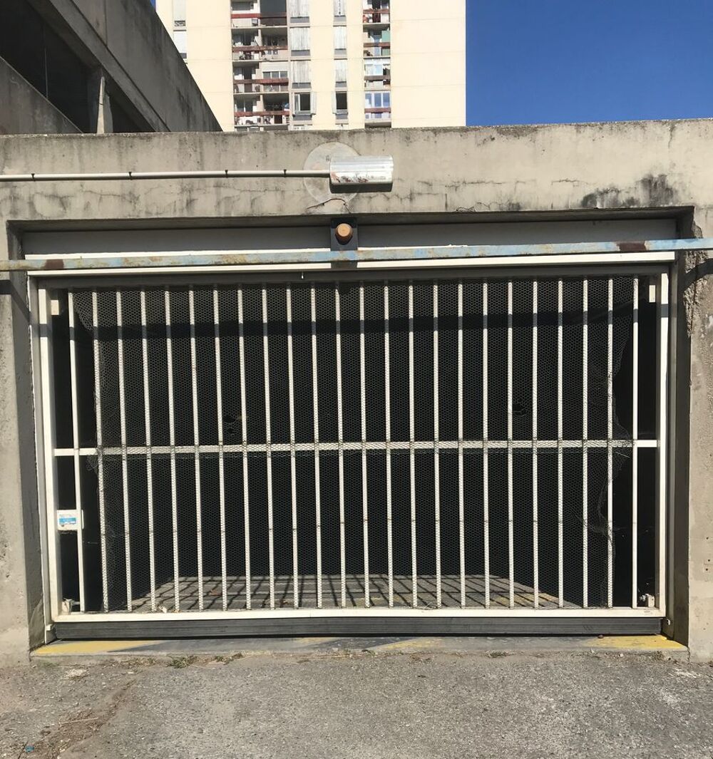 Location Parking/Garage Garage fermé 32m2 Pissevin - 150€ Nîmes