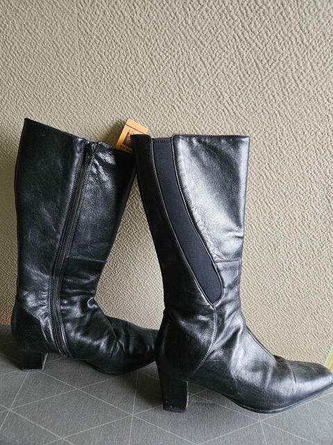 Bottes femme pour tout petits pieds en 33 18 Villars (42)