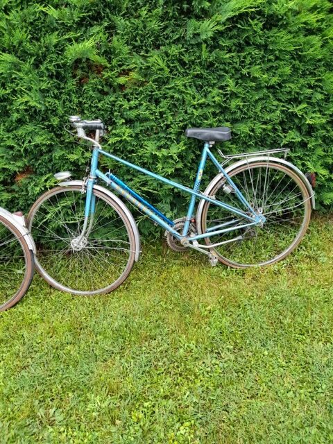 2 Vélos dont un vélo femme et un vélo homme  50 La Celle-sur-Loire (58)