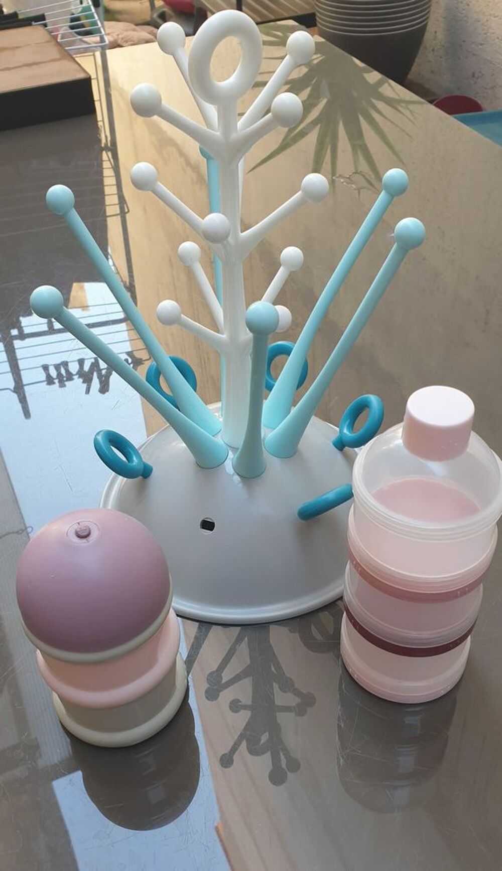 arbre a biberon et 2 doseurs de lait Puériculture