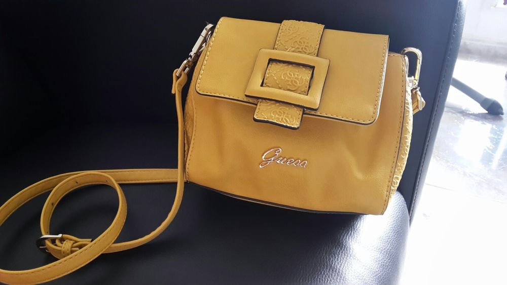 RAVISSANT PETIT GUESS JAUNE Maroquinerie