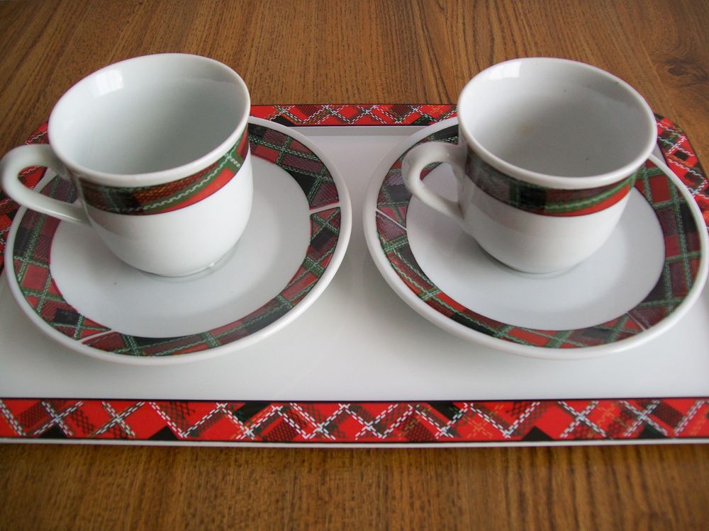 Set plateau m&eacute;lamine + 2 tasses et sous-tasses, neuf Cuisine
