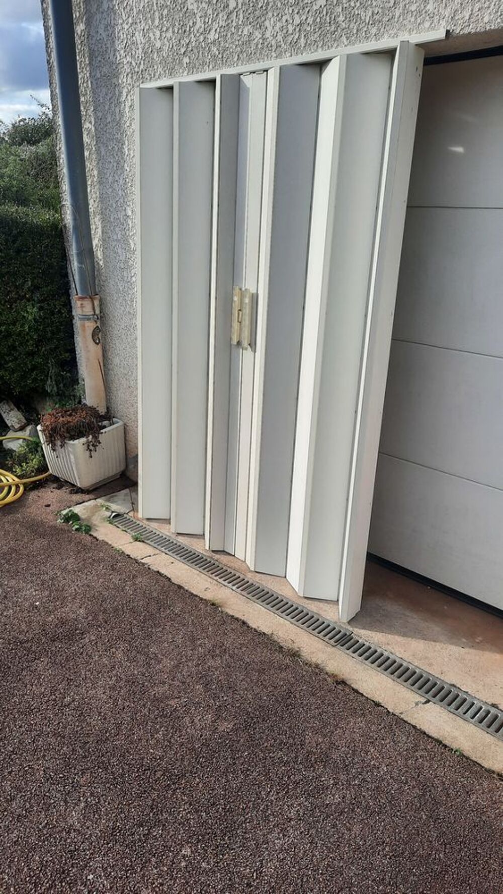 Description
Double porte accord&eacute;on en bois blanc
Bricolage