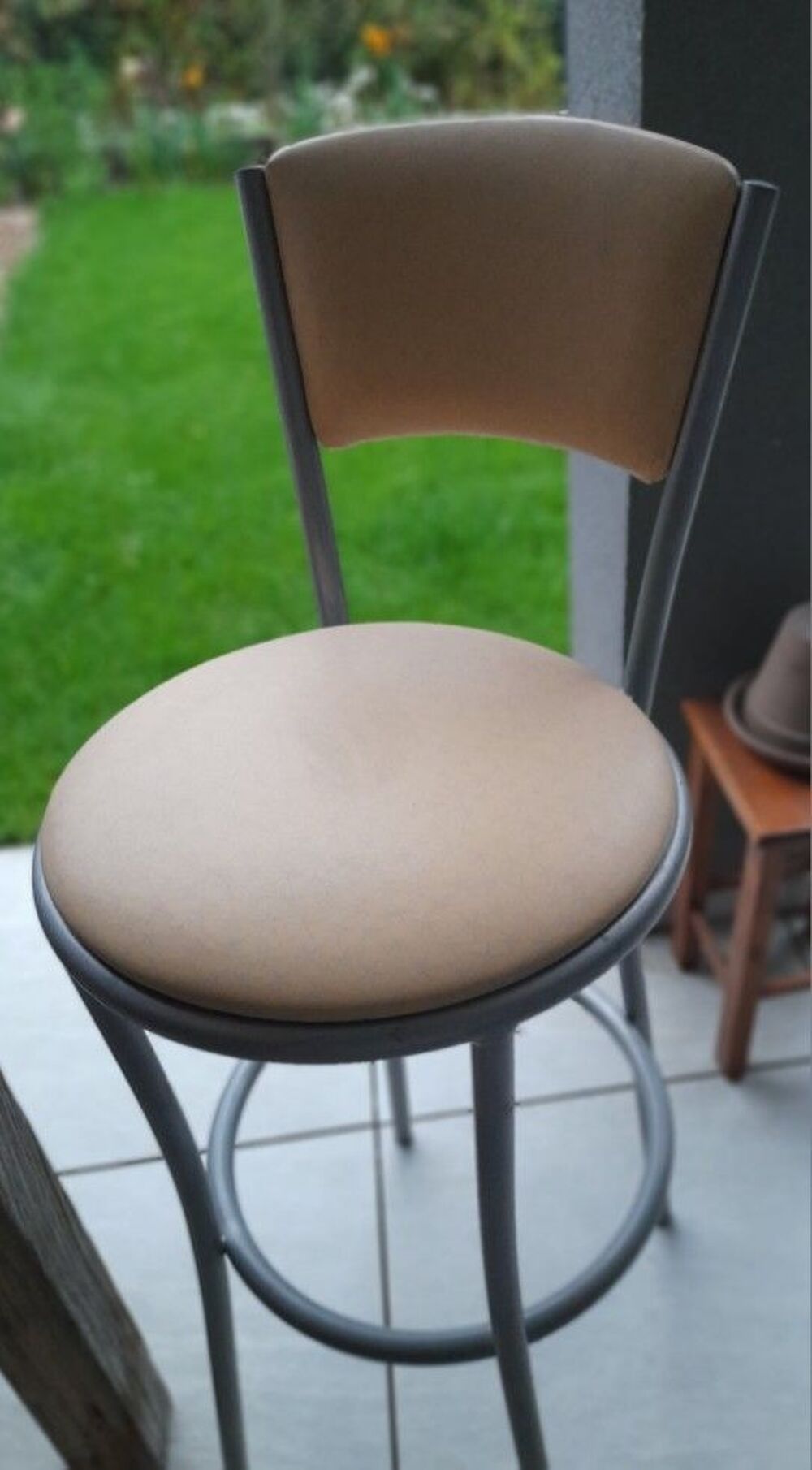 Ensemble table haute et tabourets style industriel Meubles
