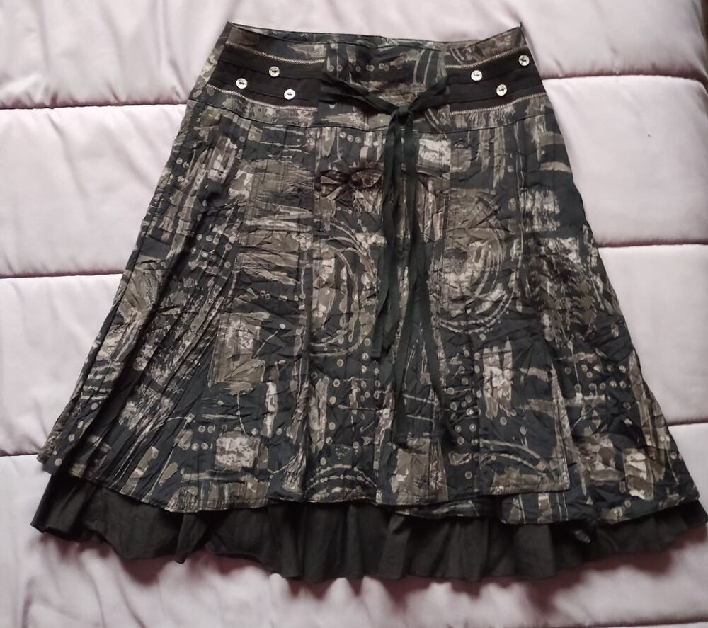 Jupe &eacute;l&eacute;gante avec motifs marron et noirs Vêtements