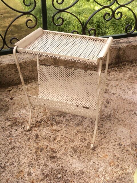Porte-Revues Mtal Perfor Vintage Style Matgot.  80 Loches (37)