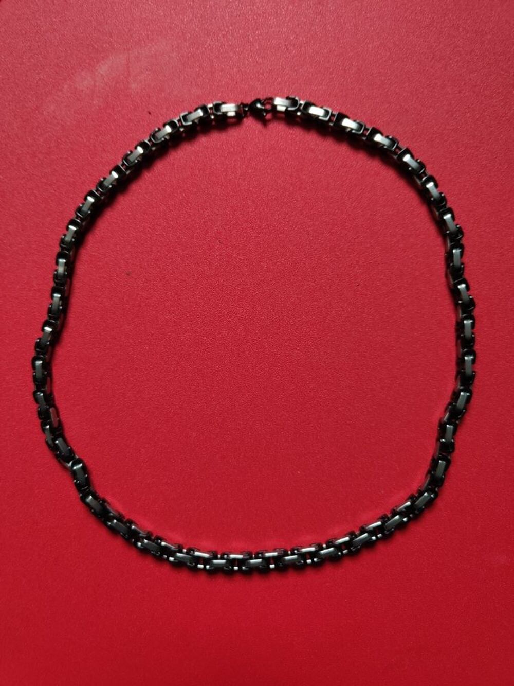 Cha&icirc;ne acier inoxydable et noir neuf Bijoux et montres