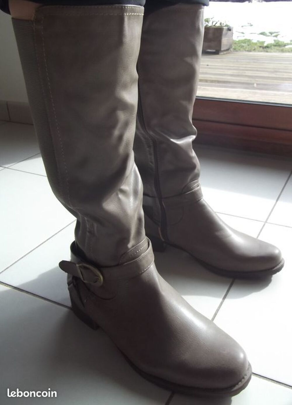 Bottes marron toute neuve Chaussures