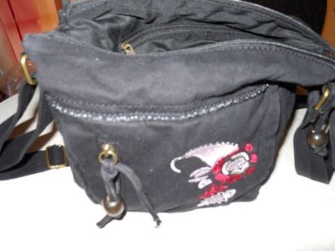 Sac bandoulli�re noir avec d�cors devant 10 Rennes (35)