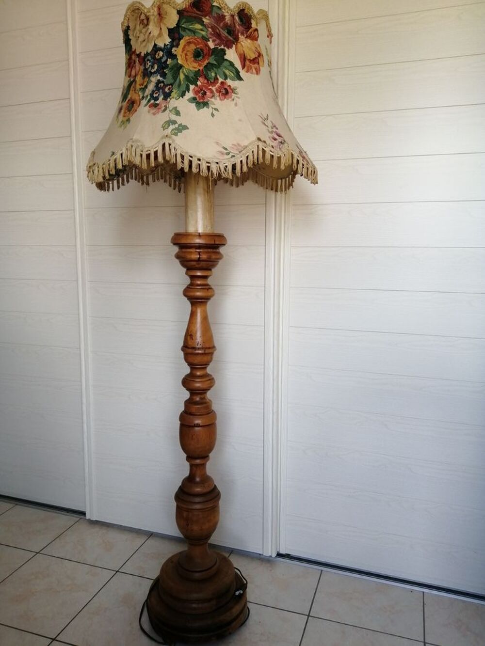 Lampadaire rustique avec abat jour Décoration