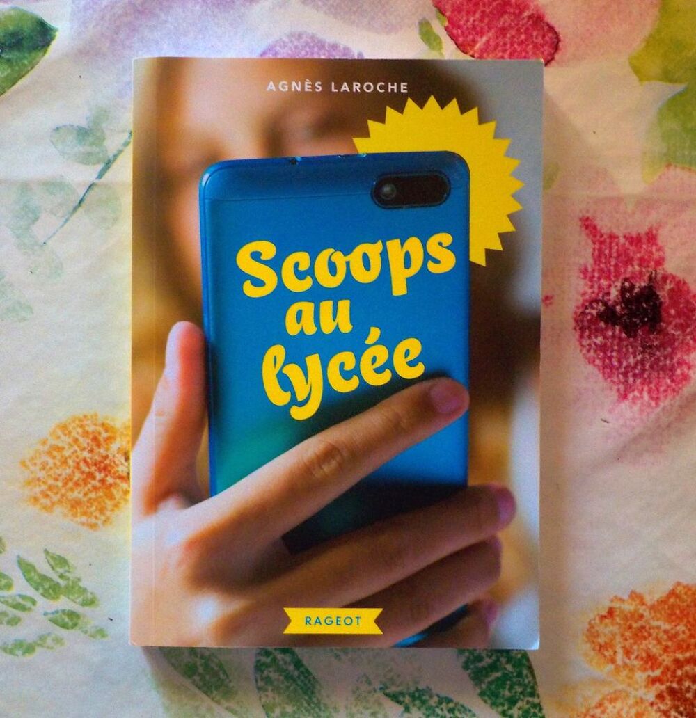 SCOOPS AU LYCEE de Agn&egrave;s LAROCHE Ed. Rageot Livres et BD