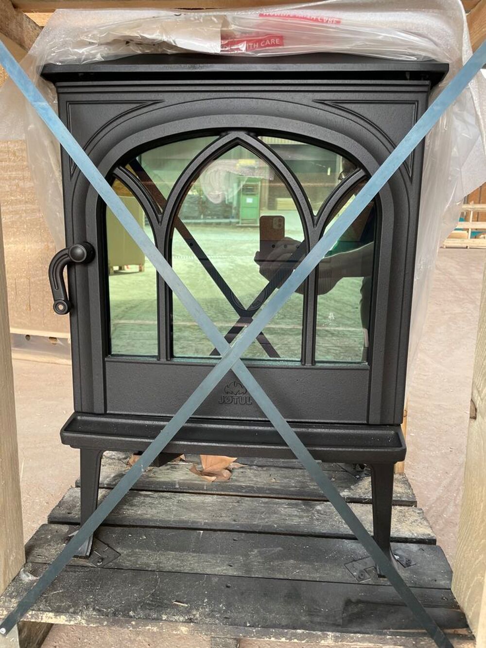 Po&ecirc;le &agrave; bois JOTUL F200 avec tuyaux Inox Electroménager