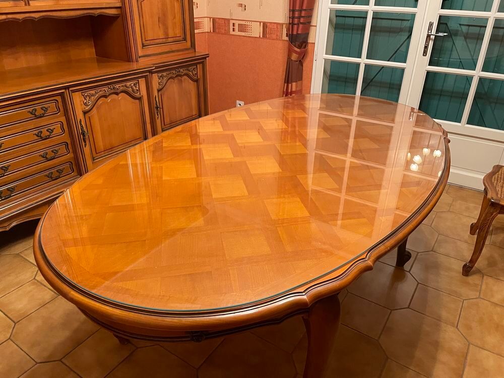 Salle &agrave; manger, style R&eacute;gence, en merisier Meubles
