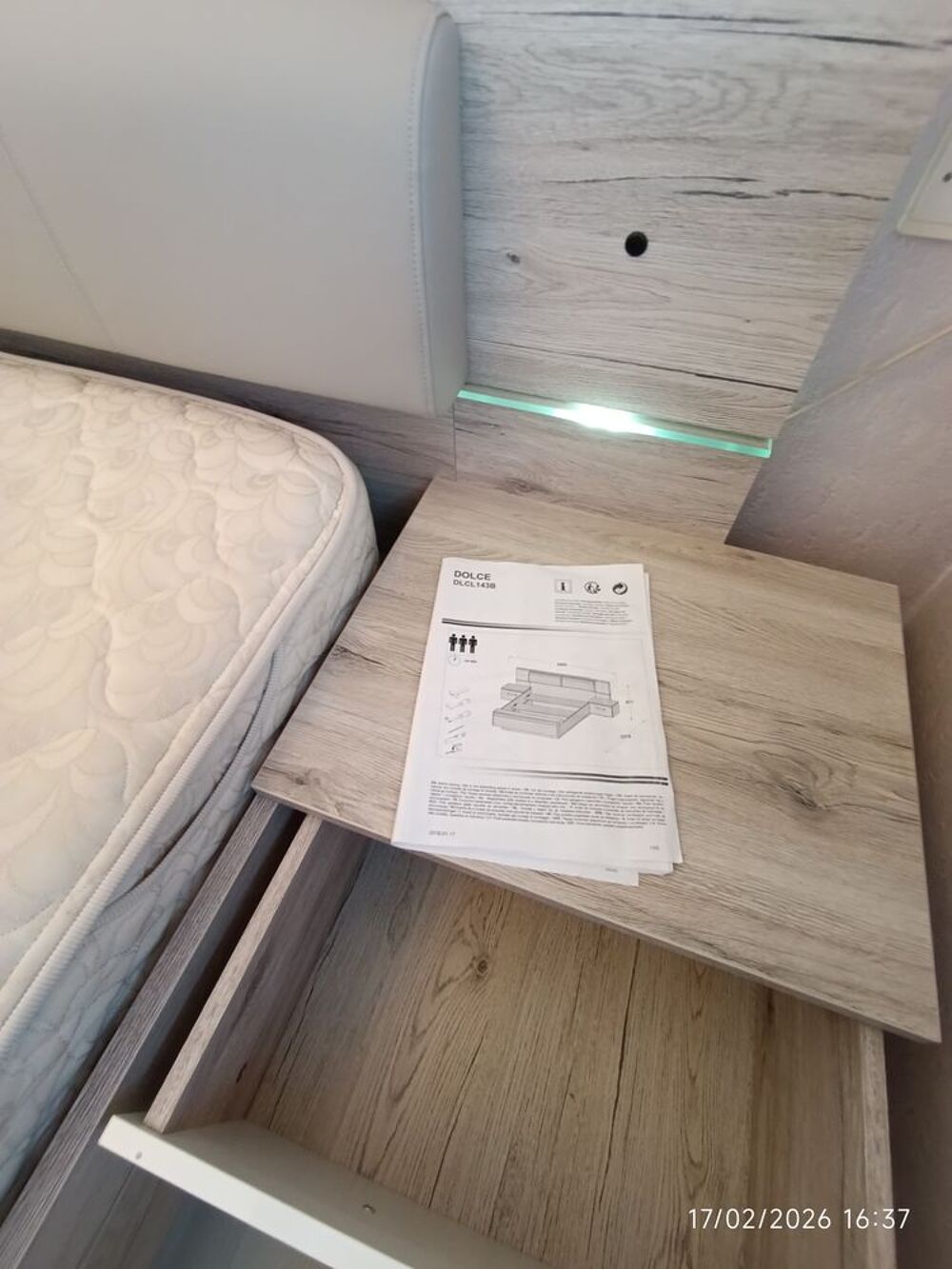 Lit complet 2 places Dolce Cottage avec chevet, coffre Meubles
