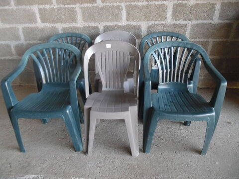 SIX CHAISES PLASTIQUE Ouroux-sur-Saône (71)