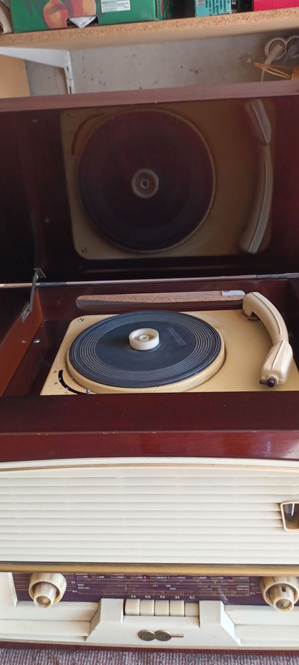 poste radio plus tourne disque. Audio et hifi