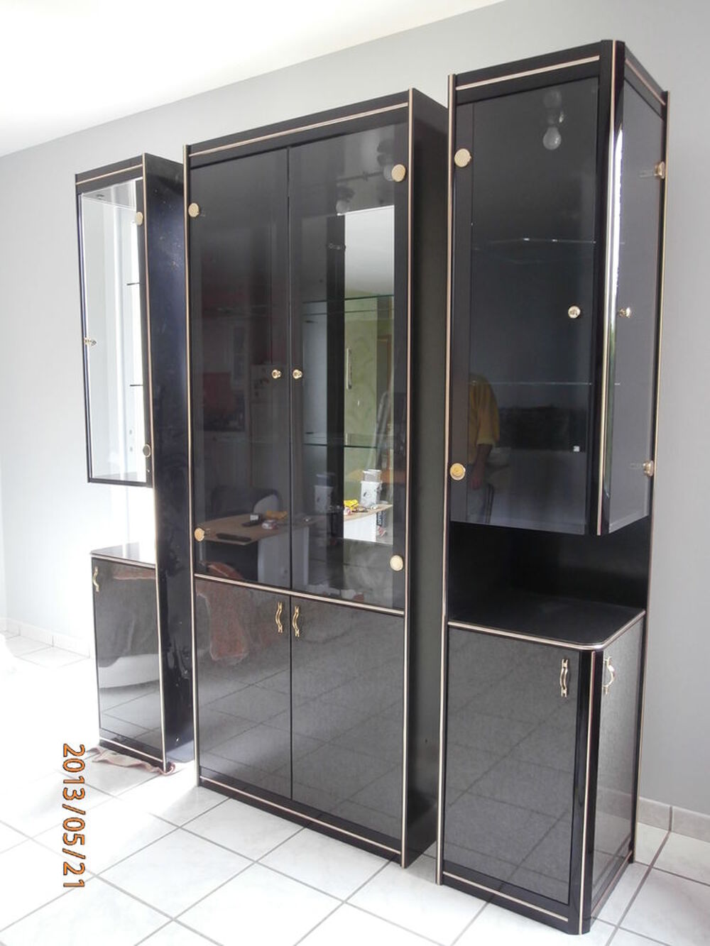 meuble vitrine contemporain avec luminaire interieur Meubles