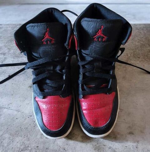 Baskets style Jordan 1 Mid  Bred  noir/rouge €  Taille 38 €  Vaulx-en-Velin (69)