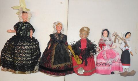 Poup�es ramen�es au cours de voyages elles sont neuves
50 Castries (34)